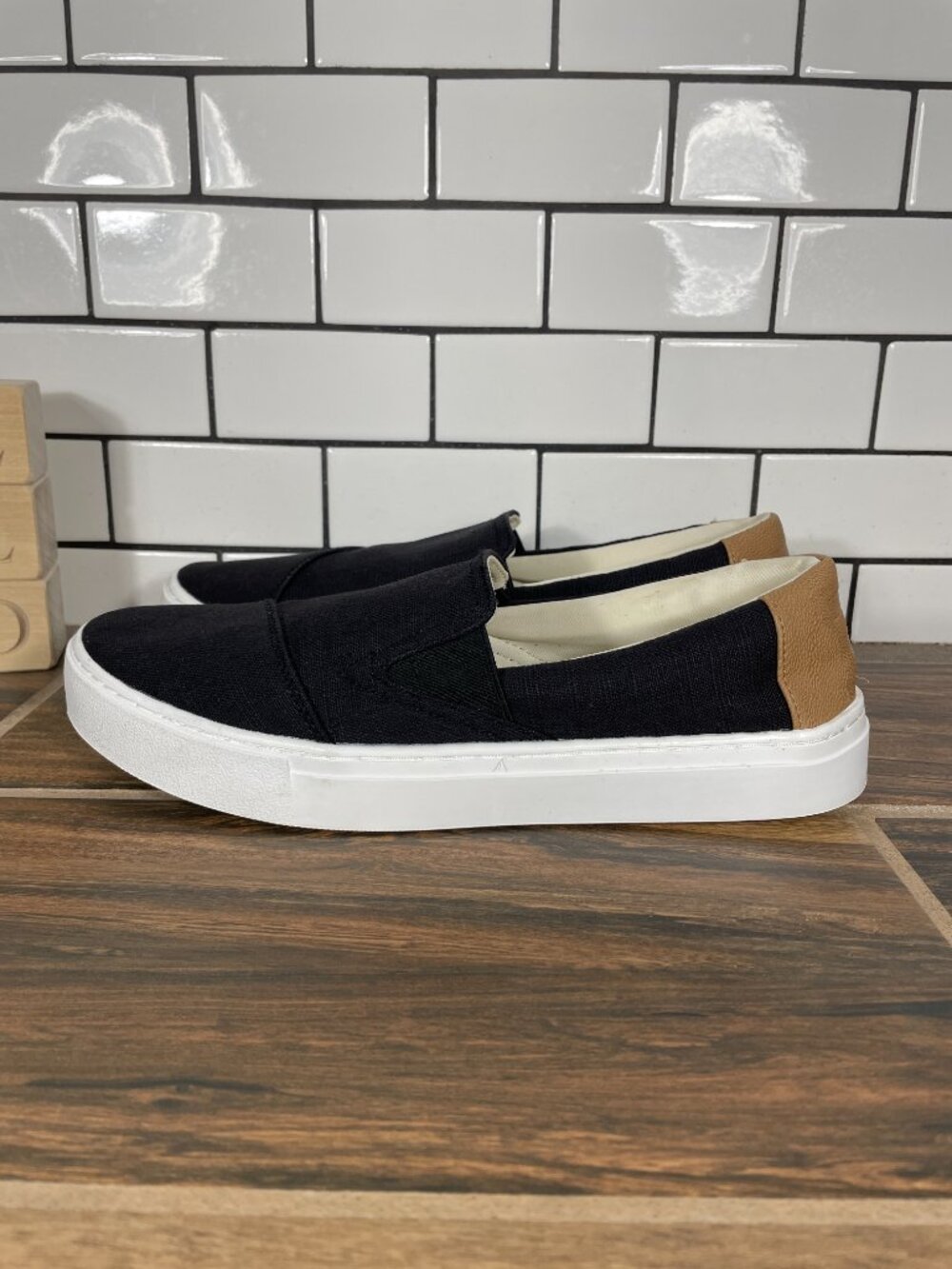 Toms Devon Shoes Womens Size 8.5 Black Textured Linen Casual Slip On